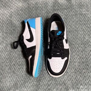 Nike Low Top Sneakers in White, Black & Carolina Blue